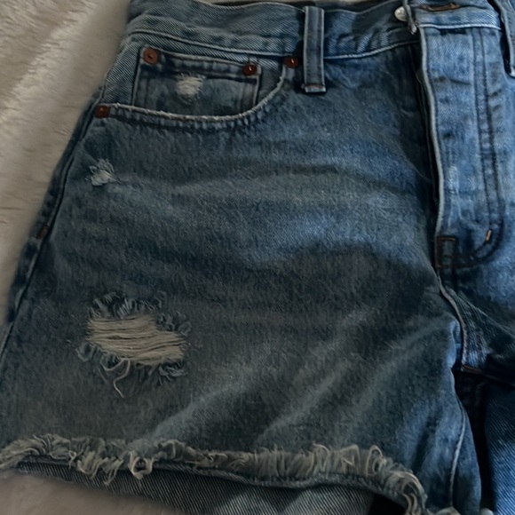 Madewell distressed relax denim blue shorts. - Picture 6 of 11